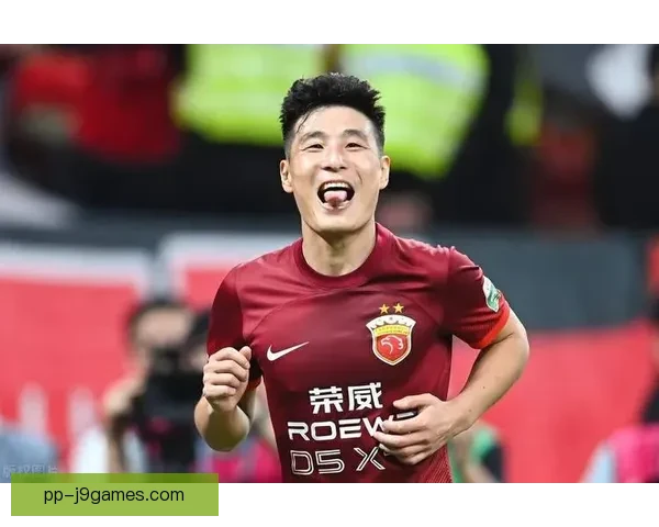 德罗西新赛季初遭罗马解雇 俱乐部决策引发球迷热议与关注