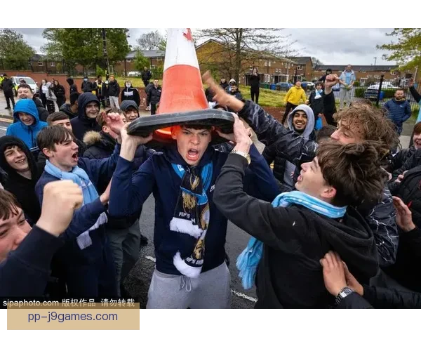 曼城为球迷提供免费热茶以应对寒冷天气彰显人文关怀